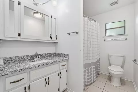 Bath - 128 Twin Oak Dr, Crestview, FL 32536 photo 2 of 2