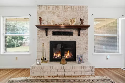 Living - 128 Twin Oak Dr, Crestview, FL 32536 photo 2 of 2