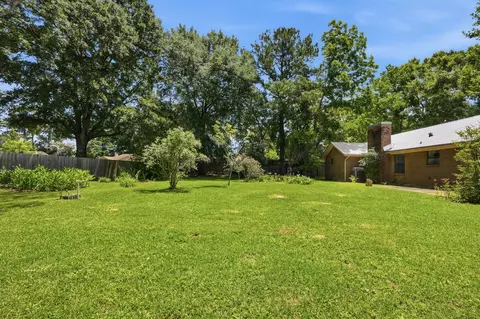 Exterior - 128 Twin Oak Dr, Crestview, FL 32536 photo 2 of 5