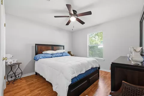 Bedroom - 128 Twin Oak Dr, Crestview, FL 32536 photo 2 of 3