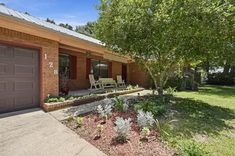 Exterior - 128 Twin Oak Dr, Crestview, FL 32536 photo 1 of 5