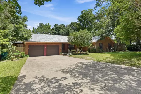 128 Twin Oak Dr, Crestview, FL 32536