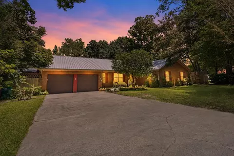 128 Twin Oak Dr, Crestview, FL 32536