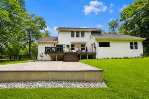 Exterior - 122 Old South Dr, Crestview, FL 32536 photo 7 of 9