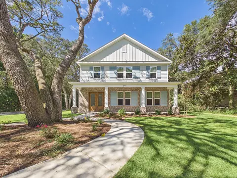 241 Grandview Ave, Valparaiso, FL 32580