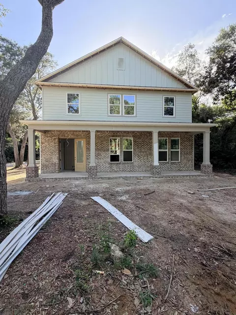241 Grandview Ave, Valparaiso, FL 32580