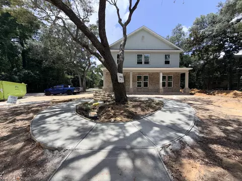 241 Grandview Ave, Valparaiso, FL 32580