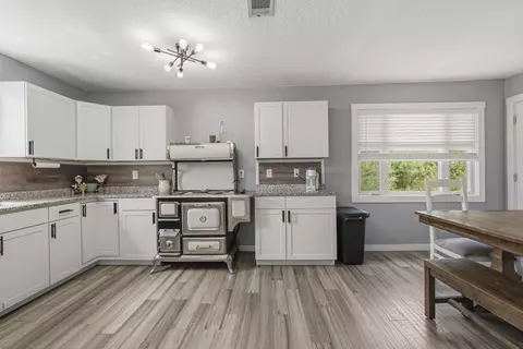 Kitchen - 264 Johns Ln, Freeport, FL 32439 photo 1 of 3