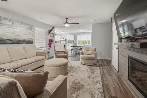 Living - 264 Johns Ln, Freeport, FL 32439 photo 2 of 2