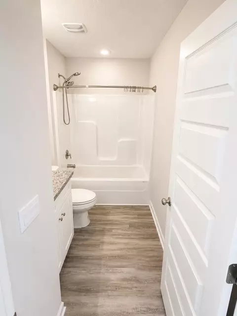 Bath - 3105 Tricia Cir, Crestview, FL 32539 photo 2 of 2