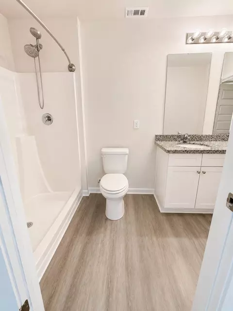 Bath - 3105 Tricia Cir, Crestview, FL 32539 photo 1 of 2