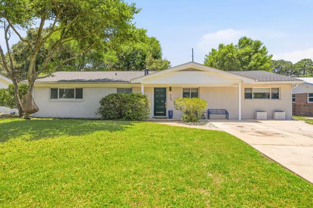 326 NW Leah Miller Dr, Fort Walton Beach, FL 32548