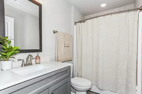 Bath - 6641 Prosperity Ln, Milton, FL 32570 photo 4 of 4