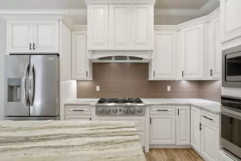 Kitchen - 5800 S Mosley Ln, Crestview, FL 32539 photo 4 of 6