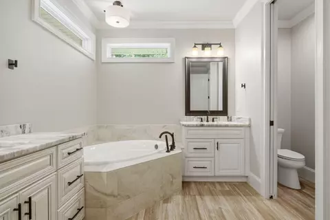 Bath - 5800 S Mosley Ln, Crestview, FL 32539 photo 2 of 6