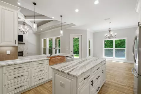 Kitchen - 5800 S Mosley Ln, Crestview, FL 32539 photo 5 of 6