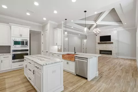 Kitchen - 5800 S Mosley Ln, Crestview, FL 32539 photo 2 of 6