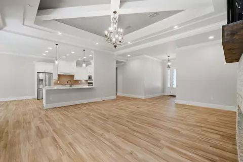 Living - 5800 S Mosley Ln, Crestview, FL 32539 photo 5 of 7