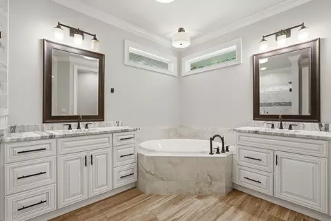Bath - 5800 S Mosley Ln, Crestview, FL 32539 photo 1 of 6