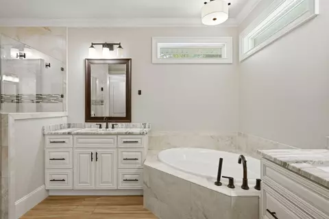 Bath - 5800 S Mosley Ln, Crestview, FL 32539 photo 3 of 6