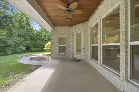 Exterior - 5800 S Mosley Ln, Crestview, FL 32539 photo 4 of 8