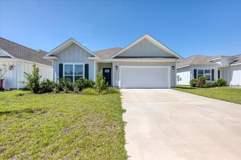 210 Lyla Ln, Crestview, FL 32539