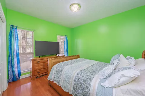 Bedroom - 3933 Painter Branch Rd, Crestview, FL 32539 photo 4 of 14