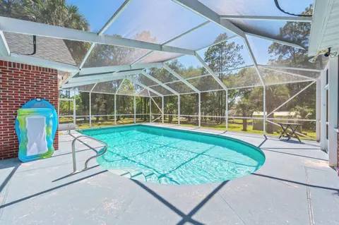 Exterior - 3933 Painter Branch Rd, Crestview, FL 32539 photo 5 of 24