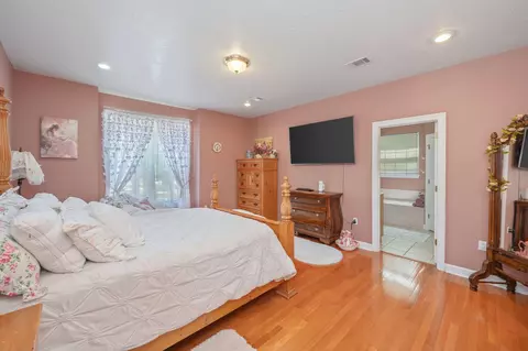 Bedroom - 3933 Painter Branch Rd, Crestview, FL 32539 photo 7 of 14