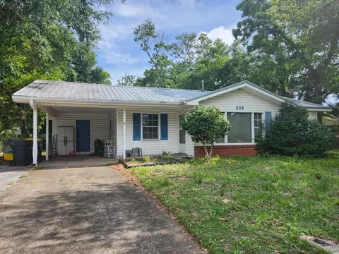 229 NW Holmes Blvd, Fort Walton Beach, FL 32548