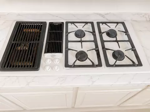 Kitchen - 147 Dover Ln, Freeport, FL 32439 photo 3 of 3