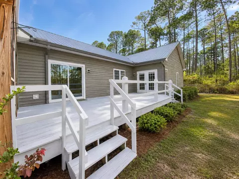 Exterior - 147 Dover Ln, Freeport, FL 32439 photo 5 of 8