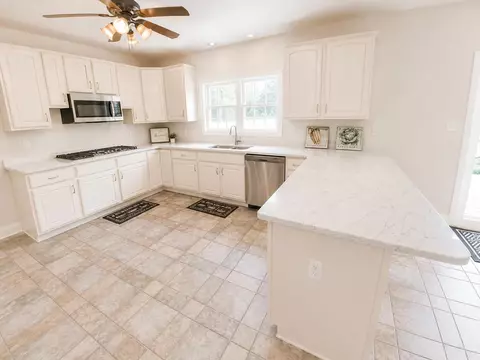 Kitchen - 147 Dover Ln, Freeport, FL 32439 photo 2 of 3