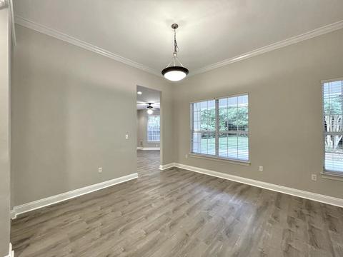 Living - 4683 Lovegrass Ln, Crestview, FL 32539 photo 7 of 10