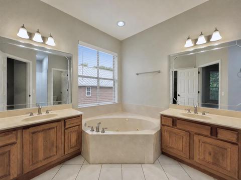 Bath - 4683 Lovegrass Ln, Crestview, FL 32539 photo 2 of 3