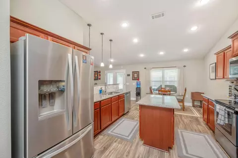 Kitchen - 6313 Antigone Cir, Crestview, FL 32536 photo 4 of 6
