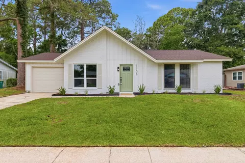 1108 Green Tree Ct, Fort Walton Beach, FL 32547