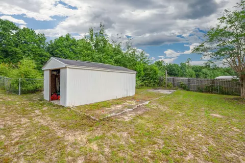 Exterior - 114 Oakcrest Dr, Crestview, FL 32539 photo 9 of 11
