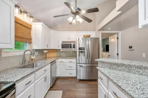 Kitchen - 114 Oakcrest Dr, Crestview, FL 32539 photo 3 of 5