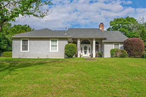 114 Oakcrest Dr, Crestview, FL 32539