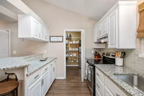Kitchen - 114 Oakcrest Dr, Crestview, FL 32539 photo 2 of 5