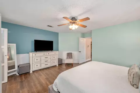 Bedroom - 114 Oakcrest Dr, Crestview, FL 32539 photo 2 of 5