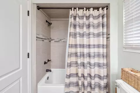 Bath - 114 Oakcrest Dr, Crestview, FL 32539 photo 7 of 7