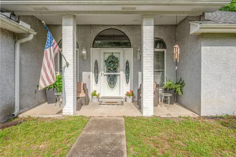 Exterior - 114 Oakcrest Dr, Crestview, FL 32539 photo 3 of 11