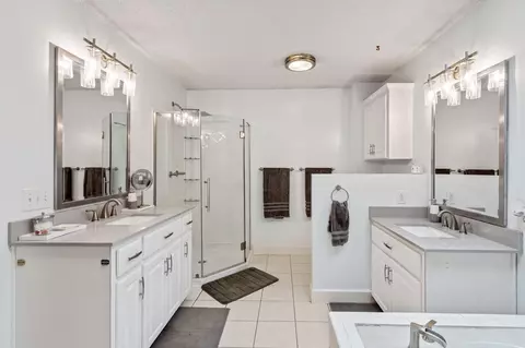 Bath - 114 Oakcrest Dr, Crestview, FL 32539 photo 1 of 7
