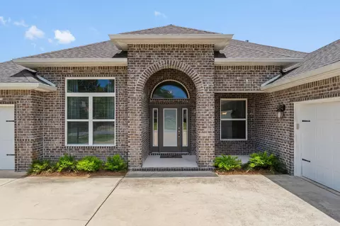Exterior - 370 Mango Ln, Freeport, FL 32439 photo 3 of 19