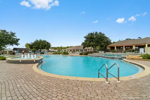 Exterior - 370 Mango Ln, Freeport, FL 32439 photo 11 of 19