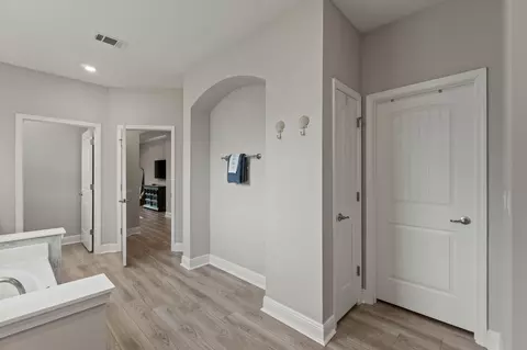 Entry Way - 370 Mango Ln, Freeport, FL 32439 photo 7 of 10