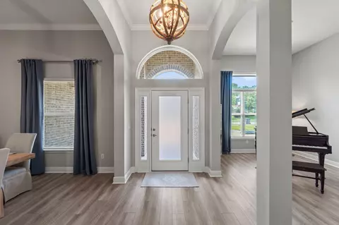 Entry Way - 370 Mango Ln, Freeport, FL 32439 photo 2 of 10
