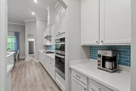 Kitchen - 370 Mango Ln, Freeport, FL 32439 photo 7 of 7